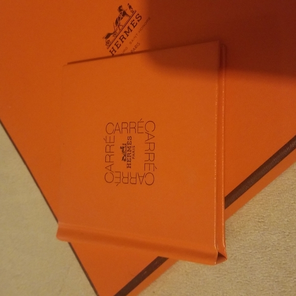 Hermes HARDCOVER scarf book🧡🧡 - Picture 8 of 15